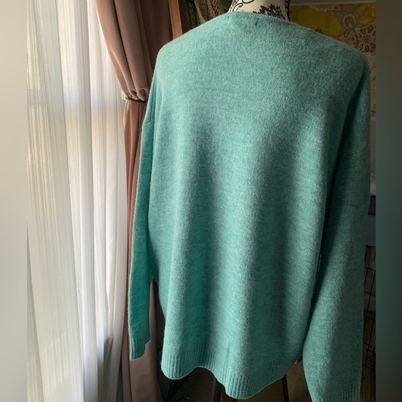 Super Soft H&M Oversized V Neck Sweater, Sz L, NWOT. - Picture 3 of 8